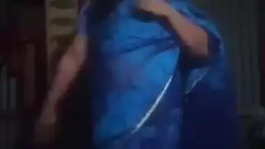 Desi bhabhi stripping saree and showing boobs