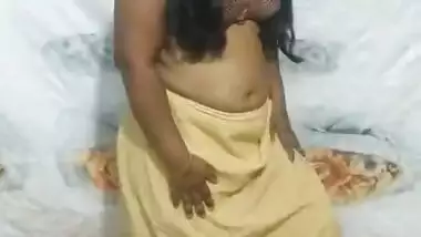 Super chubby Bhabhi striptease boobs show