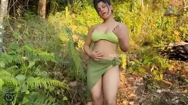 Chubby Indian XXX girl showing her sexy boobs in jungle