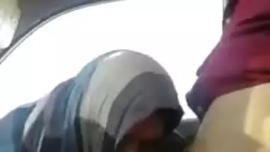 Paki Bhabi Fucked in Car