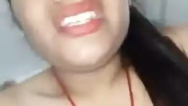 Horny Indian Girl Fingering Selfie (New clip)