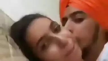 Slim Punjabi girl sex with college lover MMS