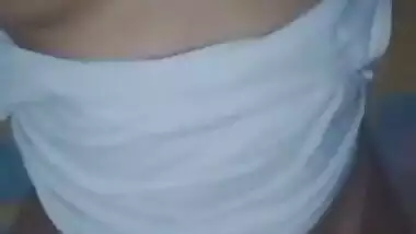 Desi Girl Shows Her Boobs and Pussy on Vc