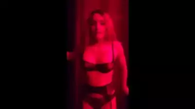 Marianne Ballbusting in the Club POV