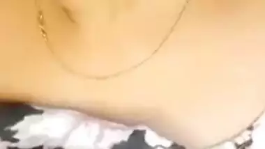 Desi Bhabhi quick fun on cam video MMS to leak cum