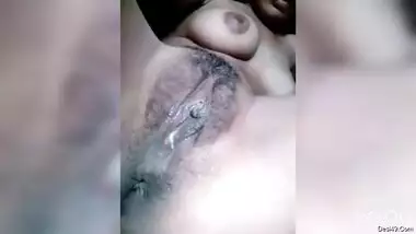 Today Exclusive- Desi Girl Showing Her Boobs And Pussy