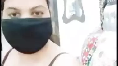 Pakistani babe gives XXX close-up of her Desi holes and masturbates