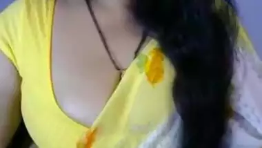 Bhabhi seduces her dewar in yellow attire