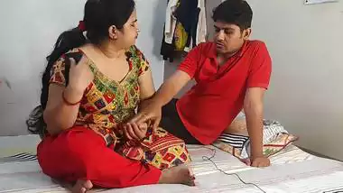 Bhai sees Bahen watching porn and bangs her in desi porn