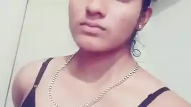 Indian Sexy girl 2 clips part 1