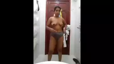 Archana Bhabhi Shower Video