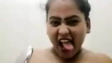 Fatty naughty girl showing while bathing