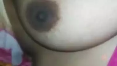 indian aunty showing boobs in bed