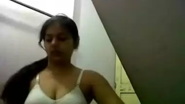 Desi Girl Showing Tits And Pussy In Bathroom