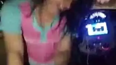 Hot MMS Of Delhi Girl Showing Boobs While Dancing