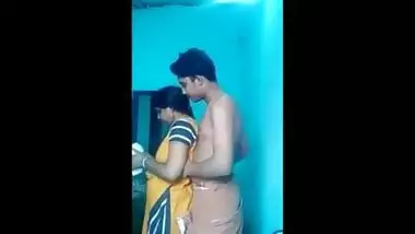 Yellow dress me mausi aur bhanje ke fuck ki Hindi blue film