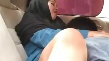 Cute Girl Having Sex for First time in Car