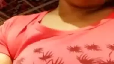 Desire to flash boobs fills the Indian woman during the video call