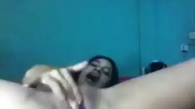 Indian girl masturbates XXX slit with fingers when there is no guy for sex