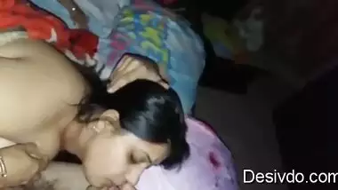 Cheating Bhabhi riding lover in hotel room