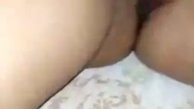 Indian girl pissing video to make your mood erotic