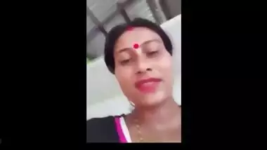 bhabhi showing her pussy small tit