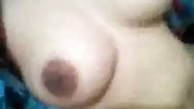 New solo nude video of a beautiful desi girlfriend