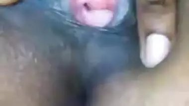 Indian girl exposes her slit in front of the mirror in close-up porn