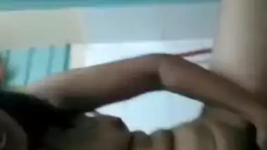 Experienced Desi woman masturbates pussy in the solo porn video