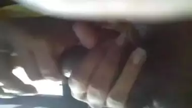 Indian sex video of a teen couple enjoying outdoor sex in his car