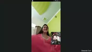 desi aunty clevage show