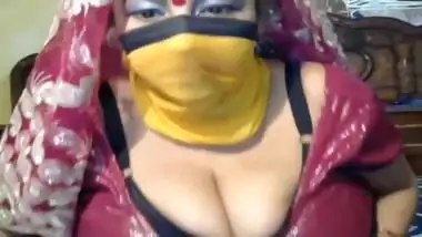 Desi aunty show her big boobs web came video