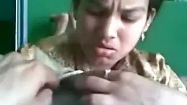 Young Desi Sucking Fat Cock