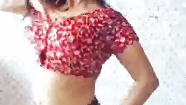 Hot Babe Dancing With Huge Tits and Navel