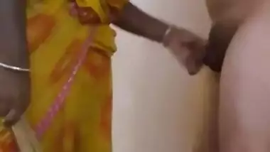 Maid from Surat gives handjob pleasure to owner