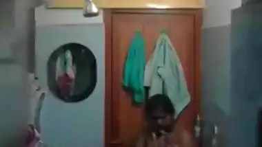 Student sets the hidden camera to film Desi XXX video of neighbor