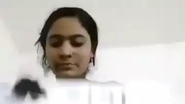 Desi cute Girl Showing boob