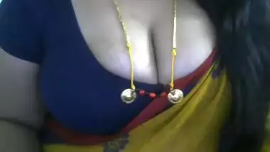 Indian aunty boobs show