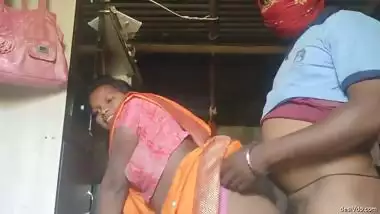 Desi Beautiful Village Bhabhi Sex with Hubby and Cum in Pussy