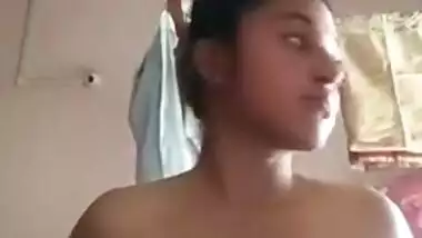 Desi girl show her big boobs