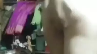 Horny village Desi XXX girl masturbating her bald pussy on cam