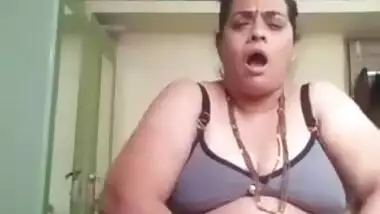 Horny Desi Bhabhi Boobs Sucking and Fingering 6 Clips Marge