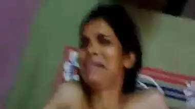 Sexy Aunty From Delhi Feels Scared Of Man’s Cum