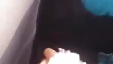 Beautiful Pathani girl sucking dick of her boyfriend in car