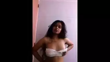 Bhabhi Reenu Bathroom Dirty Sex