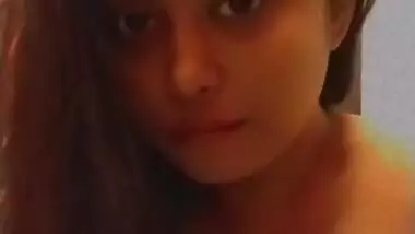 Mumbai girl boob show selfie video for lover