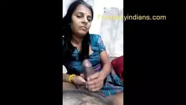 Indian sex of Aged bhabhi playing with paramours jock