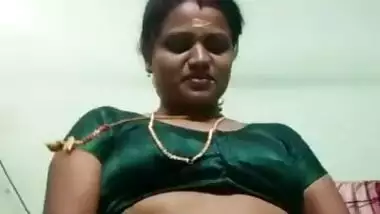 Sexy Tamil Aunty Removing Saree Showing Pussy