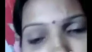 Married Desi mom with pierced nostril is going to show body to fans