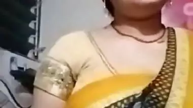 Desi sexy Mom showing boob pussy n ass